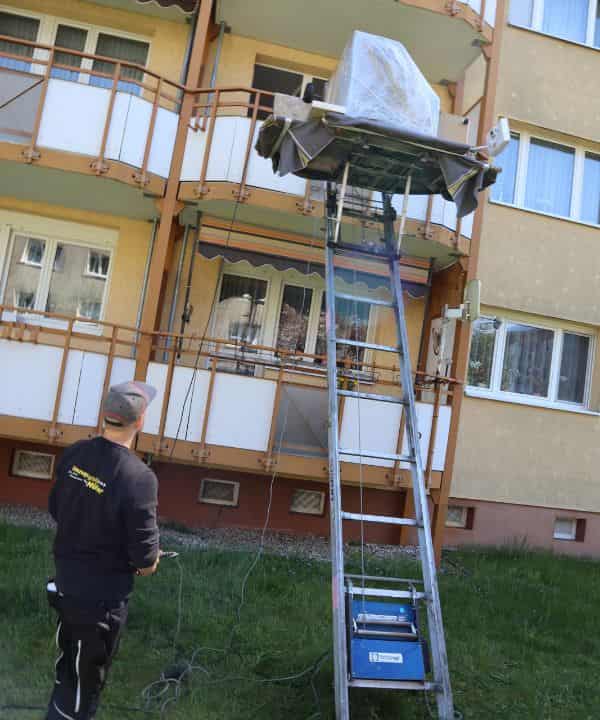 Praxisumzug mit Möbellift in Wilhelmshaven